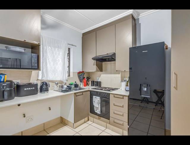 1 BEDROOM APARTMENT FOR SALE IN BRYANSTON